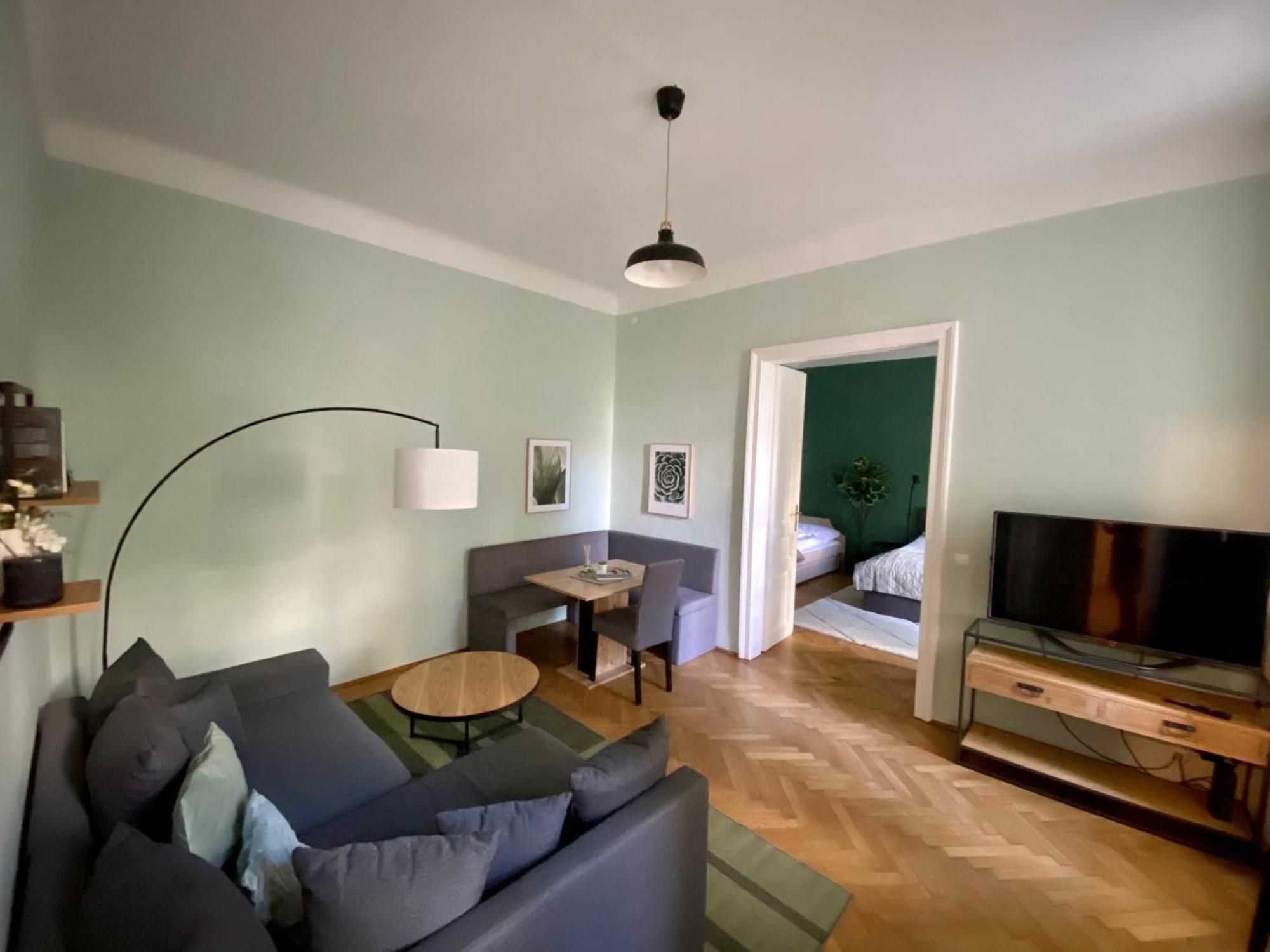 Grosszuegiger Wiener Altbau Gleich Neben Schoenbrunn Appartement
