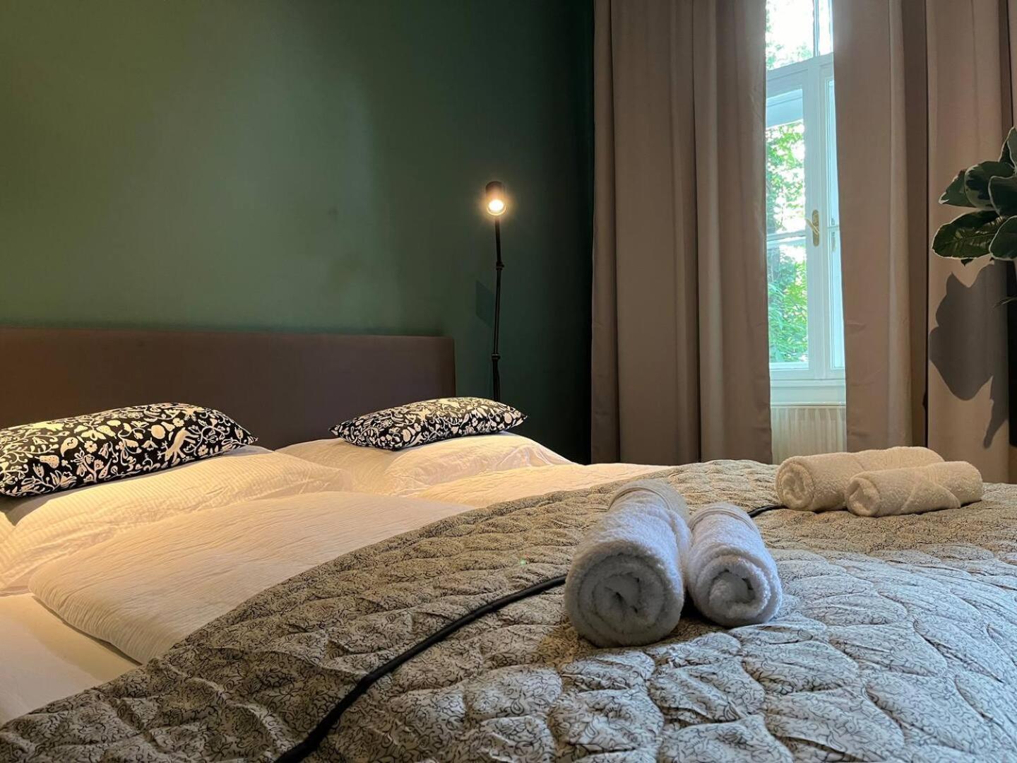Appartement Grosszuegiger Wiener Altbau Gleich Neben Schoenbrunn *