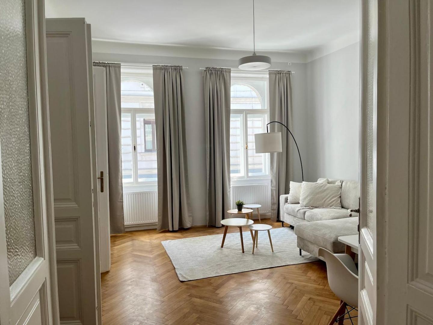 Grosszuegiger Wiener Altbau Gleich Neben Schoenbrunn Vienne