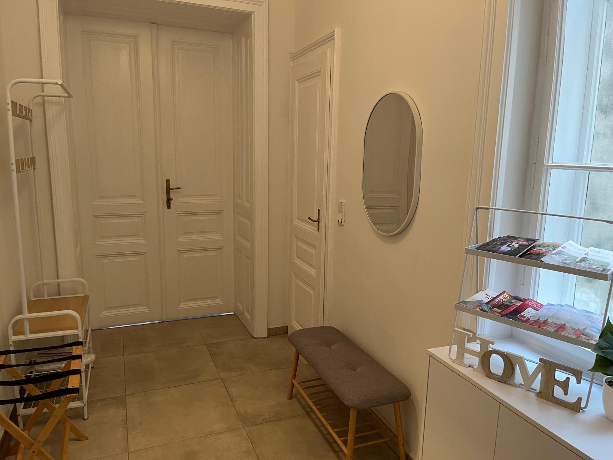 Grosszuegiger Wiener Altbau Gleich Neben Schoenbrunn * Vienne