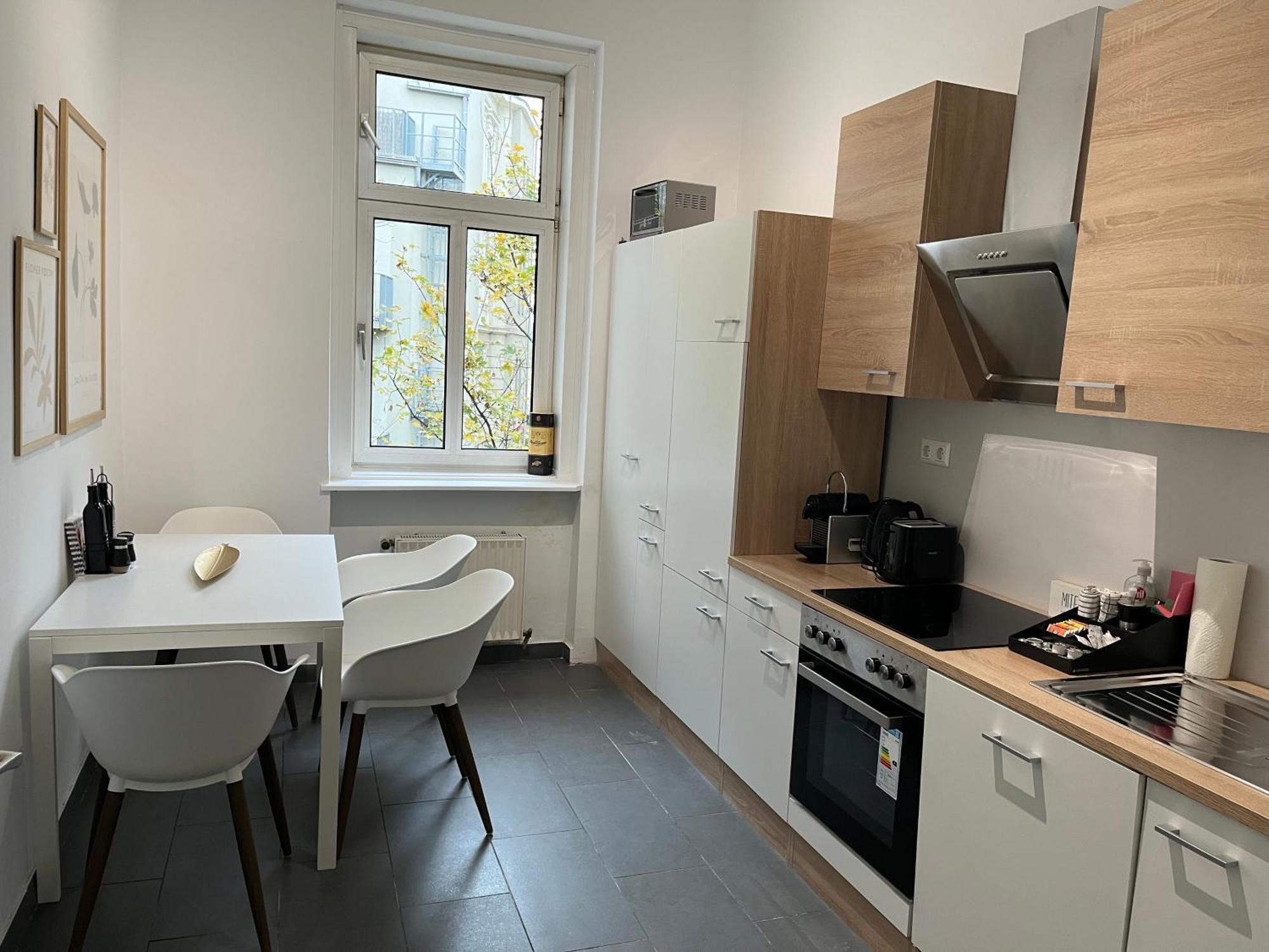 Grosszuegiger Wiener Altbau Gleich Neben Schoenbrunn Appartement *