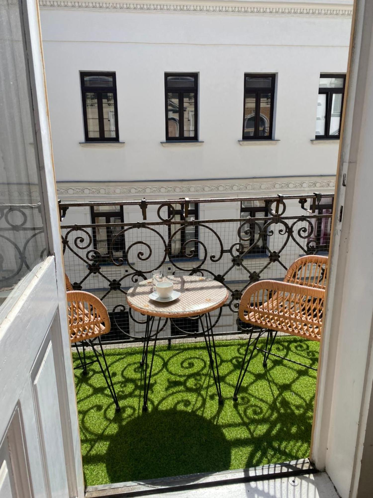 Grosszuegiger Wiener Altbau Gleich Neben Schoenbrunn Wien